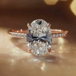 Luna‘s Silhouette | 2CT Oval Cut Moissanite Ring