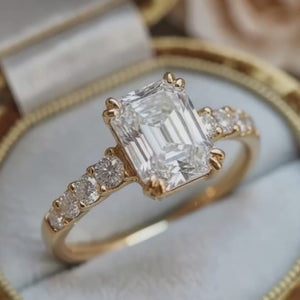 Aria‘s Echo | Emerald Cut Moissanite Ring