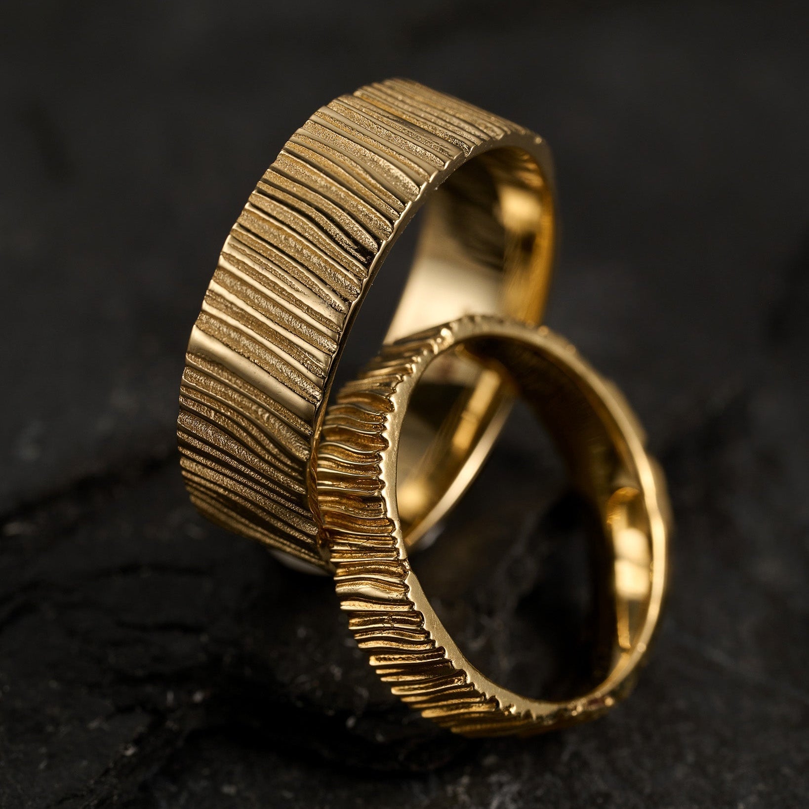 The Organic Grain Wide | Hand-Carved Wood Texture Wedding Band