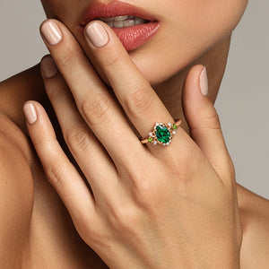 Elysia‘s Veil | Oval Vintage Green Solitaire Ring